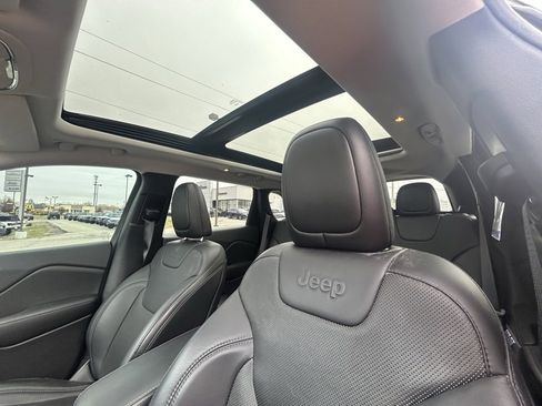 Used 2019 Jeep Cherokee Limited image 15