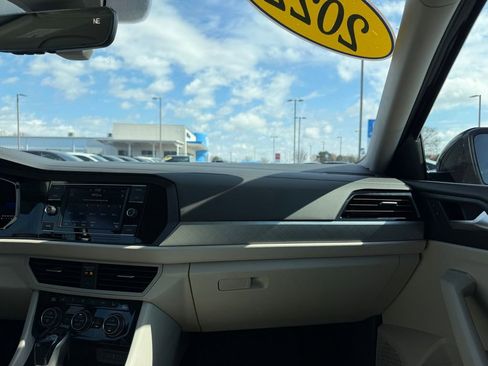 Used 2022 Volkswagen Jetta SE image 20