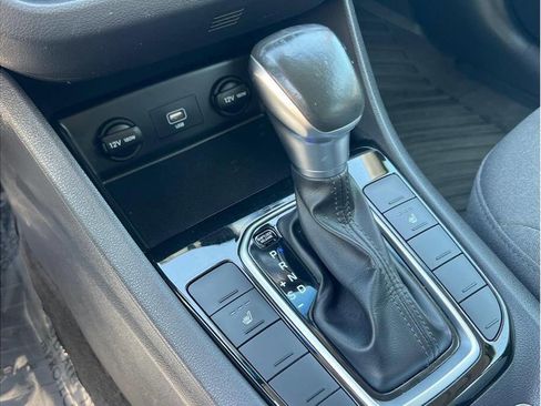 Used 2020 Hyundai Ioniq SE FWD image 19