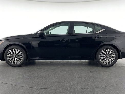 Used 2025 Nissan Altima 2.5 SV FWD image 5