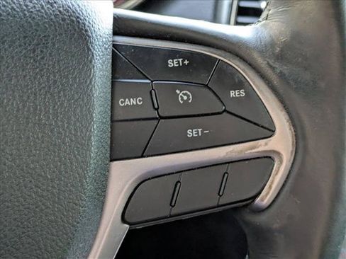 Used 2018 Jeep Grand Cherokee Altitude RWD image 6