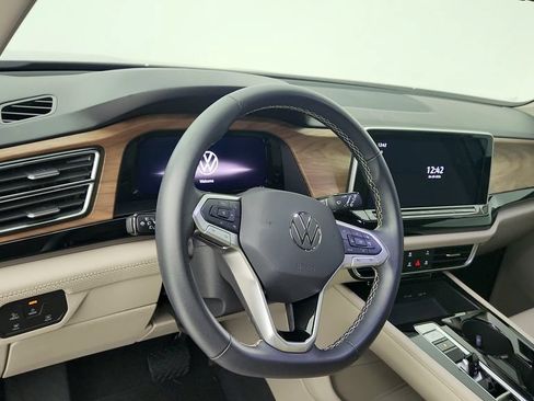 Used 2024 Volkswagen Atlas SE FWD image 14