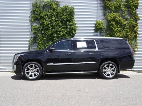 Used 2016 Cadillac Escalade ESV Luxury AWD/4WD image 8