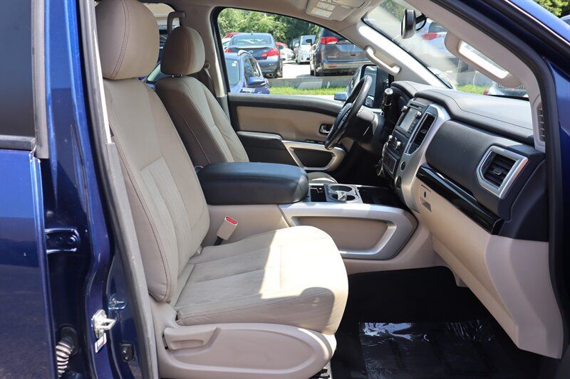 Used 2017 Nissan Titan SV AWD/4WD image 23