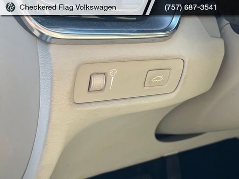Used 2020 Volvo S60 T5 Momentum FWD image 16