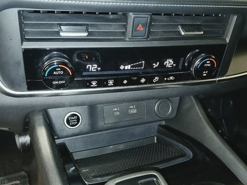 Used 2023 Nissan Rogue SV AWD/4WD image 20