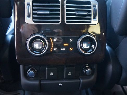 Used 2020 Land Rover Range Rover HSE image 24