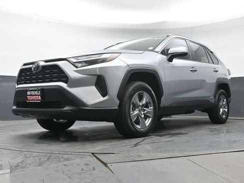Certified 2025 Toyota RAV4 XLE AWD/4WD image 30