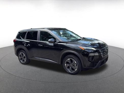 Used 2025 Nissan Rogue SV FWD image 2