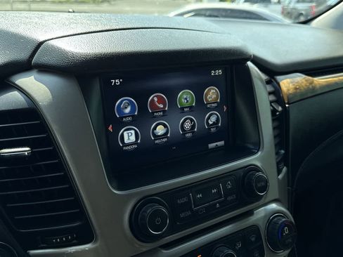 Used 2015 GMC Yukon Denali w/ Premium Package AWD/4WD image 19
