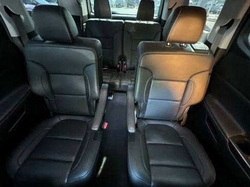 Used 2023 GMC Acadia SLT AWD/4WD image 19