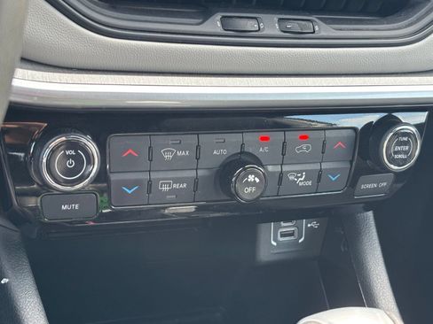 Used 2025 Jeep Compass Limited AWD/4WD image 9