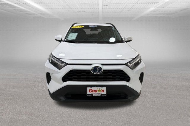 Used 2024 Toyota RAV4 LE AWD/4WD image 2