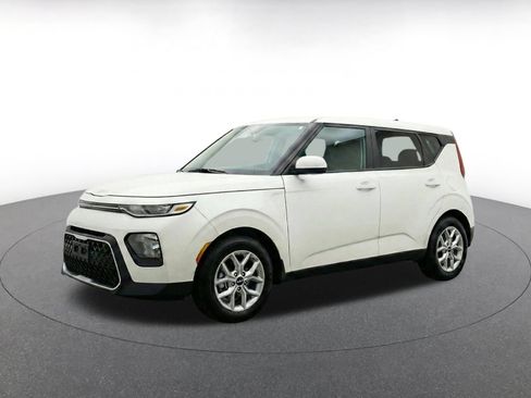 Used 2025 Kia Soul LX w/ LX Technology Package FWD image 3