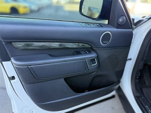 Used 2020 Land Rover Discovery HSE Luxury image 15