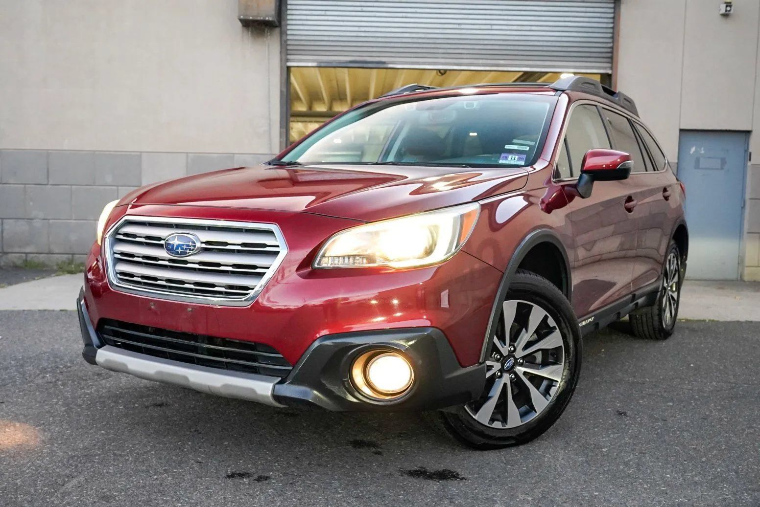 Used 2016 Subaru Outback 2.5i Limited AWD/4WD image 1