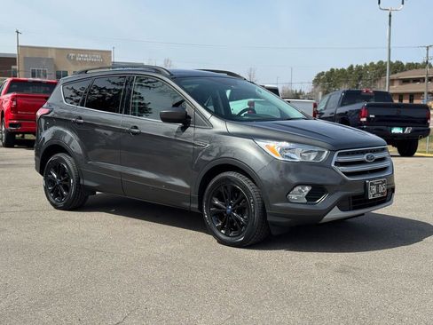 Used 2018 Ford Escape SE image 2