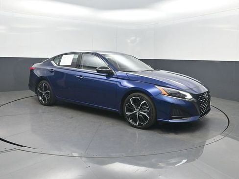 Used 2024 Nissan Altima 2.5 SR image 35