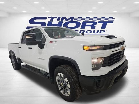 Used 2025 Chevrolet Silverado 2500 Custom w/ Custom Value Package image 3