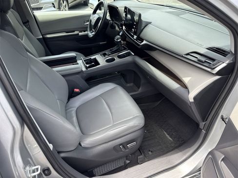 Used 2022 Toyota Sienna XLE image 37