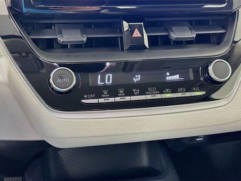 Used 2025 Toyota Corolla LE image 16