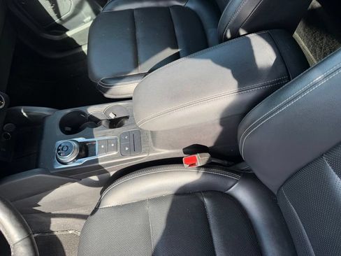 Used 2020 Ford Escape SEL FWD image 10