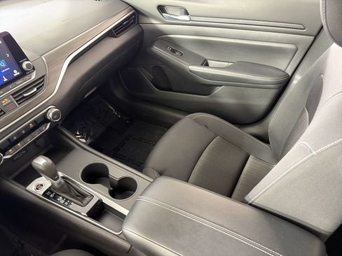 Used 2025 Nissan Altima 2.5 SV FWD image 21