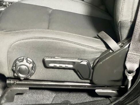 Used 2022 Jeep Gladiator Willys image 15