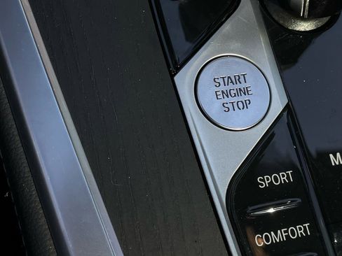 Used 2022 BMW X7 xDrive40i w/ M Sport Package image 18