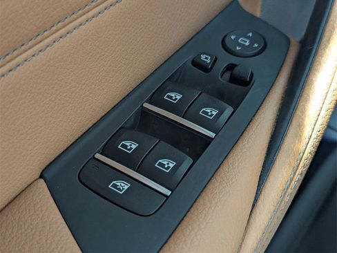 Used 2022 BMW M550i xDrive image 18