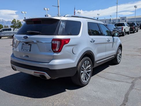 Used 2017 Ford Explorer Platinum AWD/4WD image 3