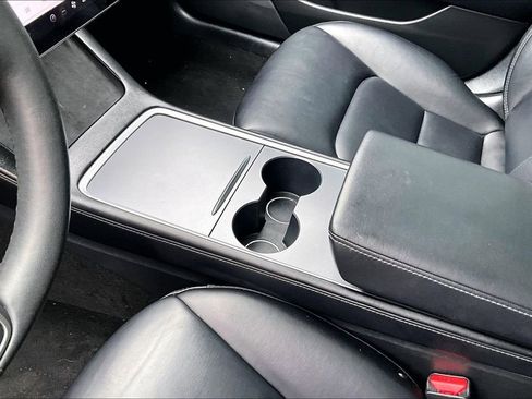 Used 2022 Tesla Model 3 Standard Range image 17