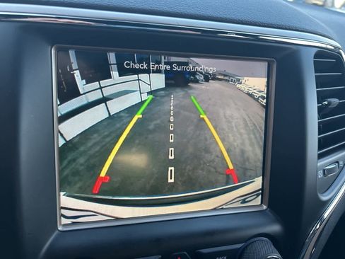 Used 2017 Jeep Grand Cherokee Limited image 40