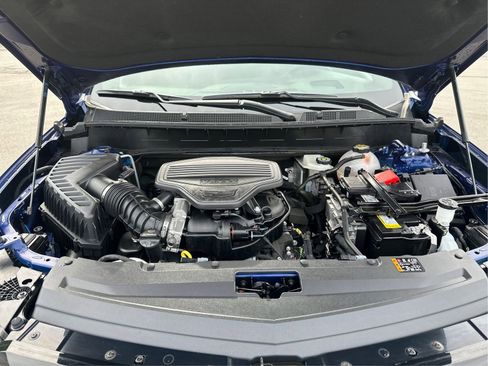 Certified 2025 Cadillac XT6 Sport w/ Platinum Package AWD/4WD image 11