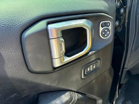 Used 2022 Jeep Wrangler Unlimited Sahara w/ Cold Weather Group AWD/4WD image 5