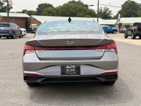 Used 2022 Hyundai Elantra SEL FWD image 8