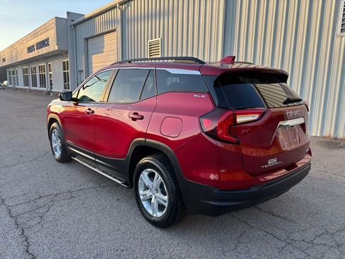 Used 2024 GMC Terrain SLE w/ Driver Convenience Package image 8