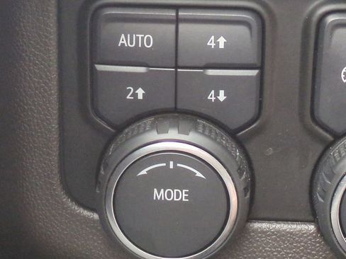 Used 2024 Chevrolet Tahoe Z71 w/ Luxury Package image 31