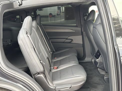 Used 2025 Tesla Model X image 30