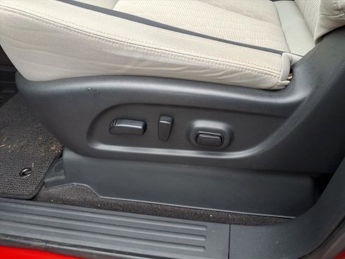 Certified 2021 Nissan Titan SV w/ SV Convenience Package image 8