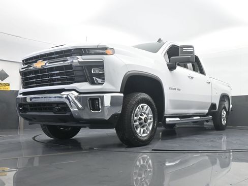 Used 2024 Chevrolet Silverado 2500 LT w/ Convenience Package image 60
