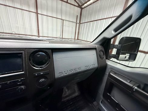 Used 2016 Ford F250 XL w/ Power Equipment Group image 19