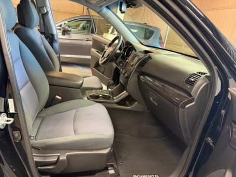 Used 2013 Kia Sorento LX w/ Convenience Pkg FWD image 26