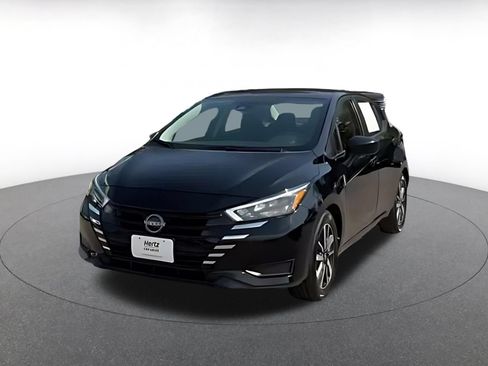 Used 2025 Nissan Versa SV FWD image 5