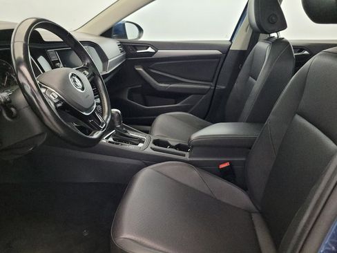 Used 2019 Volkswagen Jetta SE w/ Cold Weather Package FWD image 17