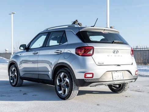 Used 2023 Hyundai Venue SEL image 4