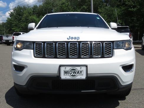 Used 2018 Jeep Grand Cherokee Laredo AWD/4WD image 2