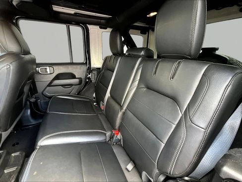 Used 2022 Jeep Wrangler Unlimited Sahara w/ Cold Weather Group AWD/4WD image 22