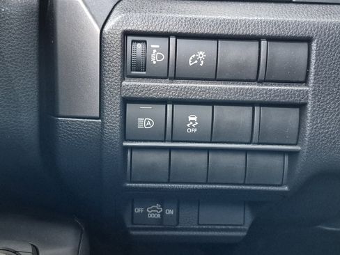 Used 2025 Toyota Tacoma SR5 AWD/4WD image 38