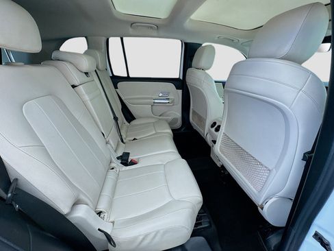 Used 2020 Mercedes-Benz GLB 250 4MATIC w/ Premium Package image 19